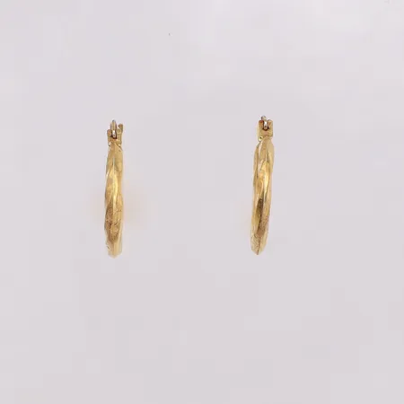 Creoler creoler vridna, ca Ø19mm bredd 2mm, mindre bucklor. 18K Vikt: 0,7 g