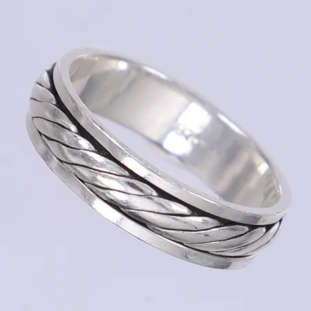 Ring med flätat rörligt motiv stl:21¾ bredd 6mm silver 925/1000 Vikt: 6,5 g