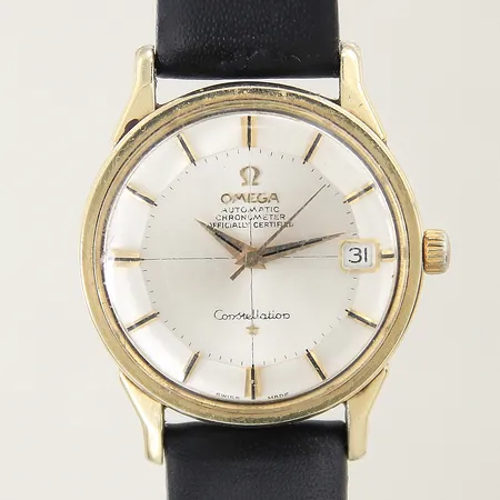 Herrur Omega Constellation Pie-Pan guld på stål automatisk Ø34mm referensnr: 168.005 kaliber 564 serienr: 24788509 datum plexiglas med repor samt mindre spricka, läderband ej original med slitage