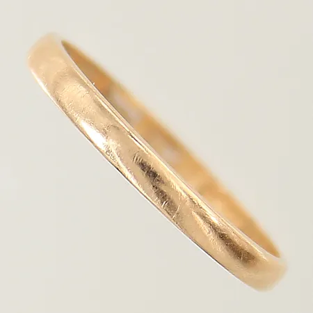 Ring slät stl:19 bredd 2,3mm gravyr 18K Vikt: 2,4 g