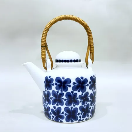 Tekanna "Mon Amie" Marianne Westman för Rörstrand höjd inklusive lock ca 16cm handtag i rottning