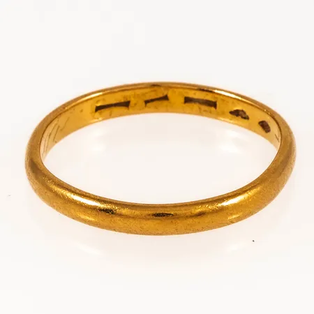 Ring slät stl:20½ bredd 3mm, ojämn, gravyr, 23K 4,5g.