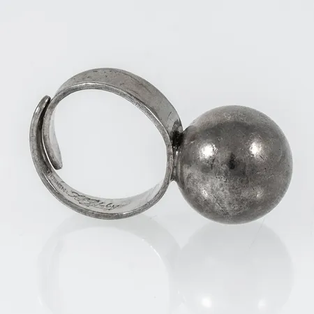 Ring Alton med kula Ø 15 mm ställbar storlek nu ca16½ silver 925/1000 8,0g. 