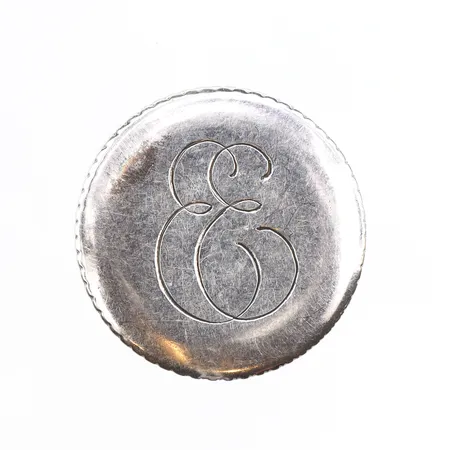 Pillerdosa, Ø25,8mm, höjd: 9,4mm, monogramgravyr EE, 830/1000 silver Vikt: 8,4 g