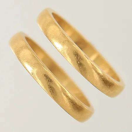 2 Ringar släta stl:18¼/18½ bredd 3,0mm/3,2mm gravyr 23K Vikt: 11,1 g