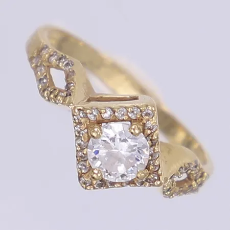 Ring med slipade vita stenar stl:16 bredd 2-9mm 14K Vikt: 2,8 g