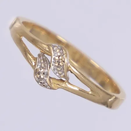 Ring stl:18½ bredd 2-7mm 18K Vikt: 2,5 g