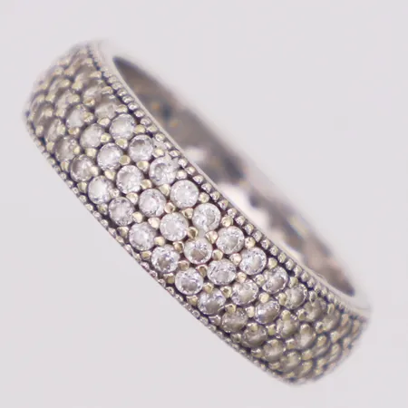 Ring vita stenar stl:17½ bredd 5,6mm, vitguld, 14K   Vikt: 4 g
