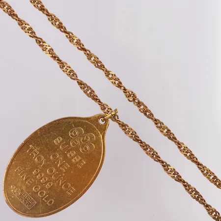 Kedja Singapore med hänge Suisse one troy ounce 999,9 ögla i 18K, kedjan går ej att öppna, 21K  Vikt: 53,5 g