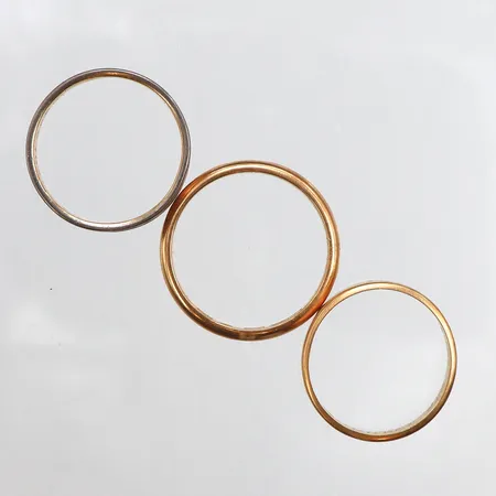 Tre ringar med gravyrer, Stl:19-21¼, 18K Vikt: 14,9 g