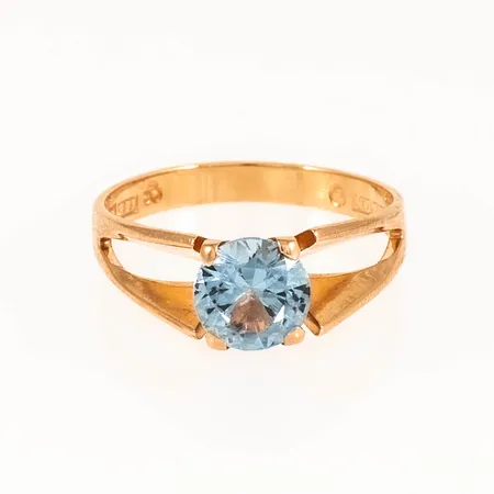 Ring Alton med en blå sten stl:16½ bredd 2,4 - 6,6 mm 2,8g 18K.