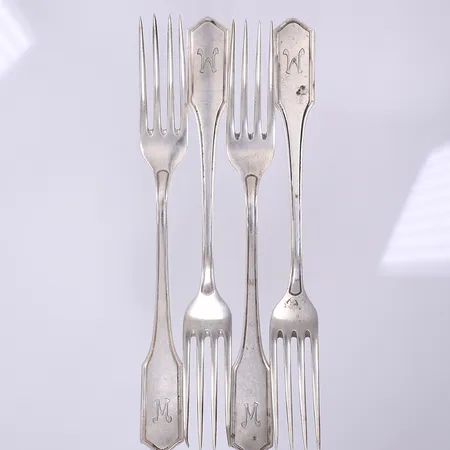 4 Gafflar troligen Tyskland 1900-talets första hälft längd 21cm gravyr 800/1000 Vikt: 254,2 g