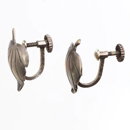 Ett par örhängen löv, 18,8x13,2mm, skruvlås, 830/1000 silver Vikt: 3 g