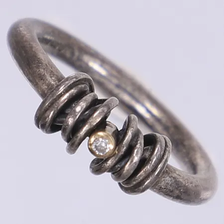 Ring med vit sten stl:17 bredd 3-6mm silver 925/1000 Vikt: 6,3 g