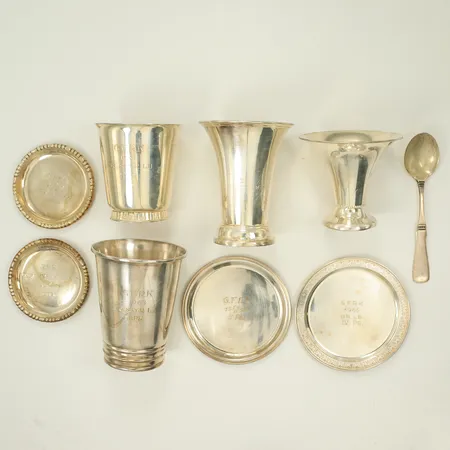 Diverse silver, kaffesked, underlägg, bägare, gravyr Silver 830/1000 Vikt: 271 g