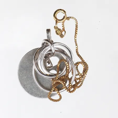 Diverse silversmycken, gravyrer/ojämnheter, 835-925/1000 silver Vikt: 8,3 g