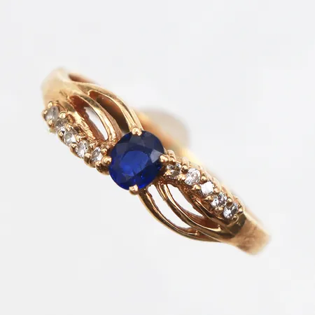 Ring med blå samt vita stenar, Stl:16½, bredd: 1,9-4,8mm, 14K Vikt: 1,7 g