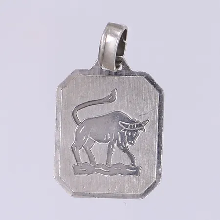 Hänge stjärntecknet oxen längd inkl ögla 25mm bredd 15mm silver 925/1000 Vikt: 2,1 g