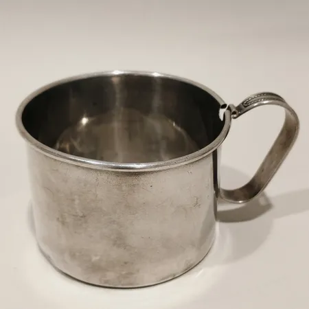 Kopp höjd 5cm Ø51mm defekt handtag personlig gravr silver 830/1000  Vikt: 72,8 g