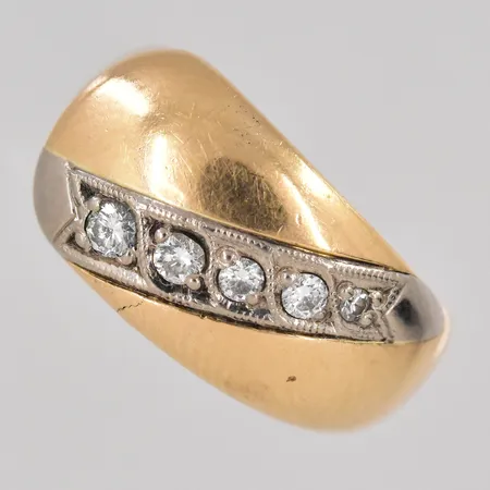 Ring med diamanter ca 0,12ctv stl 15 bredd 3-10mm 18K Vikt: 7,2 g