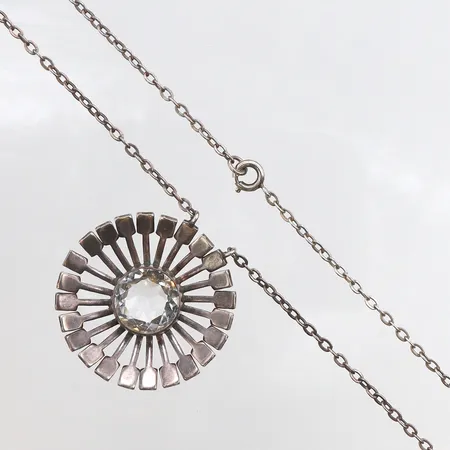 Collier med bergkristall, 50cm, Janson Guldvaru Ab Victor, Lindesberg år 1973, 830/1000 silver Vikt: 19,5 g