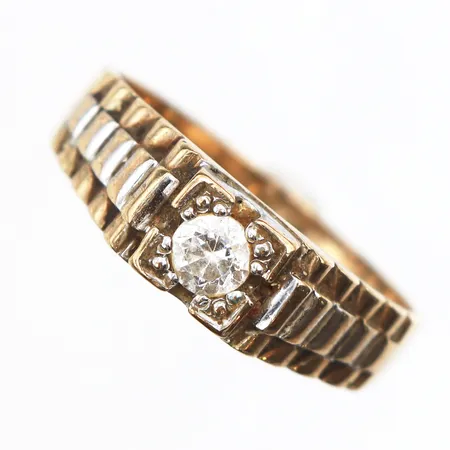 Ring med vit sten, Stl:20½, bredd: 3-7mm, 9K Vikt: 4,4 g