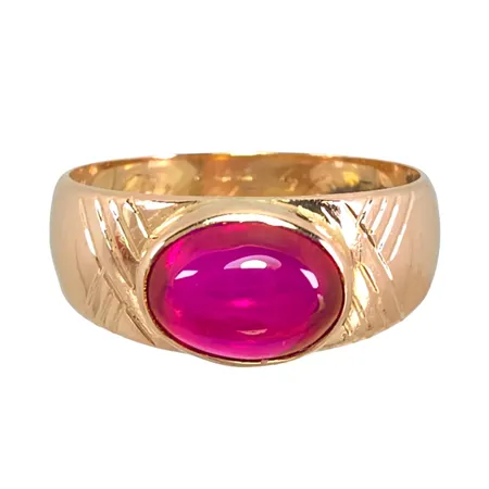 Vintage Ring i 18K guld med syntetisk Rubin 6x8 mm, Guldsmed Rolf Nilsson (OWN), Kristianstad 1957, svensk kontrollstämpel, stl:17,0 mm, bredd 4-7 mm, sten utan anmärkning, invändig samtida gravyr Vikt: 3,4 g