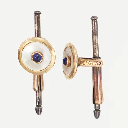 Ett par kragknappar pärlemor samt blå sten Ø8mm, pin/stav i metall, slitage, 14K, bruttovikt: 2,1 gram Vikt: 0 g