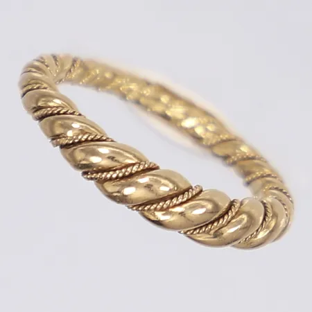 Ring med flätat mönster stl 17 bredd 1-3mm ostämplad 18K Vikt: 4,9 g