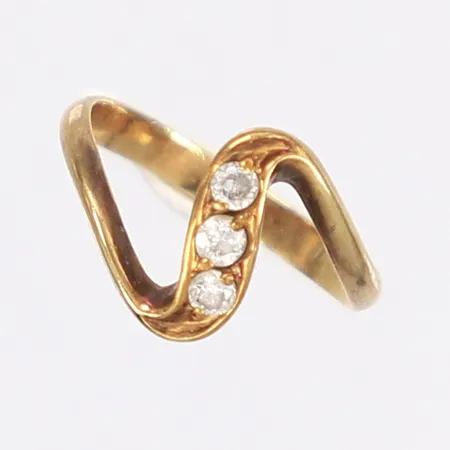 Ring med vita stenar stl:13¾ bredd 2-10mm 14K Vikt: 1,3 g