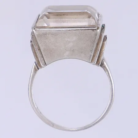 Ring Wiwen Nilsson med bergkristall stl:18¼ bredd 1,5-15mm otydliga stämplar pga storleksjustering silver 925/1000 Bruttovikt: 11,4 Vikt: 11,4 g