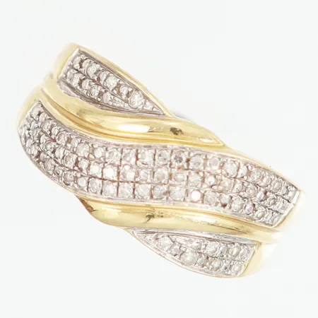 Ring med flertalet diamanter totalt 0,25ct enligt gravyr stl:18, bredd: 2-9mm, GHA, 18K Vikt: 3,4 g