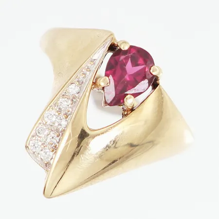 Ring med ametist samt diamanter 8x0,01ct stl:17¾ bredd: 1,5-18mm, 14K Vikt: 3,7 g