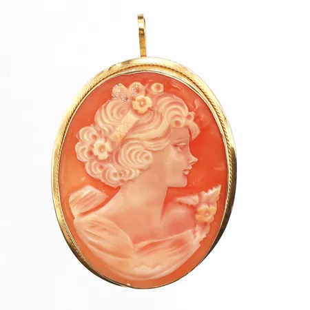 Brosch/Hänge med snidad snäckskalscamé, 45x30mm, ram i 18K Vikt: 6,8 g
