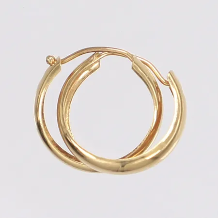 1 par örhängen s k creoler Ø13mm något ojämna i formen 18K Vikt: 0,7 g