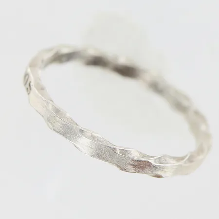 Ring stl:16½ bredd 2mm silver 830/1000 Vikt: 1,2 g