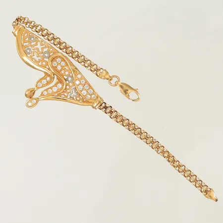 Armband med vita stenar längd 17cm, bredd 4-26mm, en sten saknas, 21K, 8g Vikt: 8 g