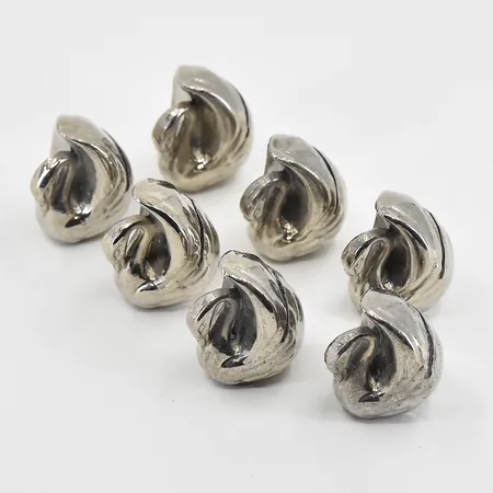 7 placeringskortshållare/bordsdekorationer i form av svanar, höjd 25mm, bredd 18mm, nysilver.