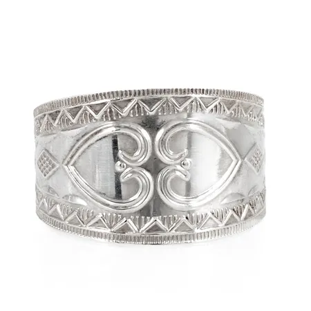 Västerbottensring bred modell stl:19 bredd 5,5-14mm, fint skick, silver 925/1000 5,2g. Nypris ca 995:-