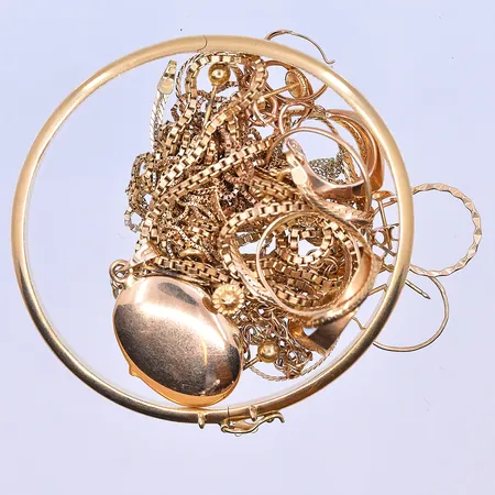 Diverse guld, 18K. Vikt: 51,2 g