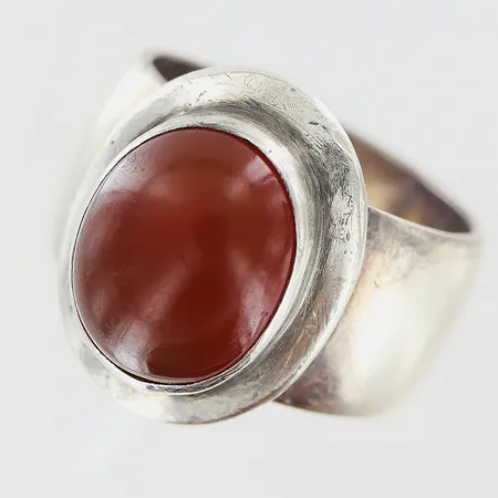 Ring med brun sten stl:17 bredd 9-16mm, silver 925/1000 Vikt: 10,2 g