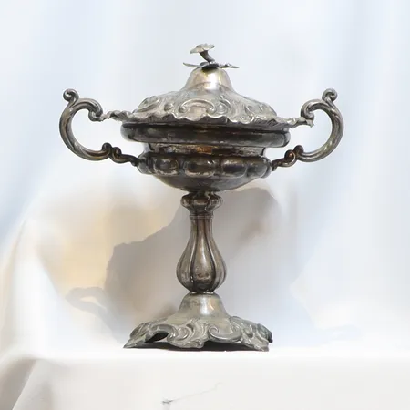Sockerskål med lock, höjd 28cm, bredd ca 14cm, år 1851, 830/1000 silver Vikt: 730,5 g