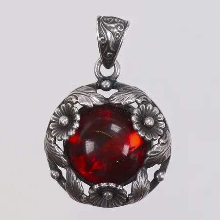Hänge med bärnsten, 35x24mm, N.E From Danmark, 925/1000 silver Vikt: 7,3 g