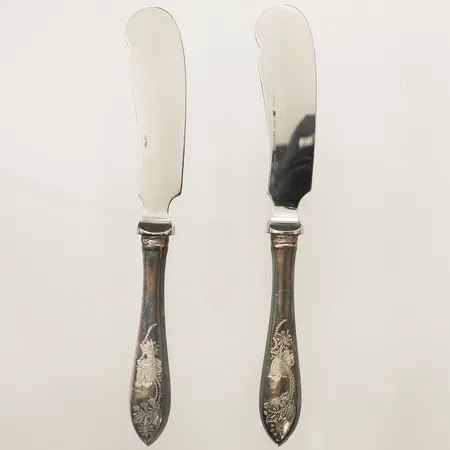 Två smörknivar modell Tornedalen, längd 17cm blad i rostfritt stål, silver 830/1000 Vikt: 91,1 g