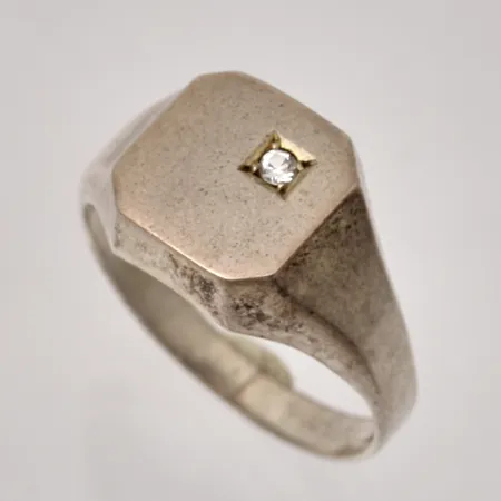 Ring i silver, stl:19¾ , bredd 3-12,mm, 1st blå sten, Ø20mm, 835/1000, vikt 3,32g.