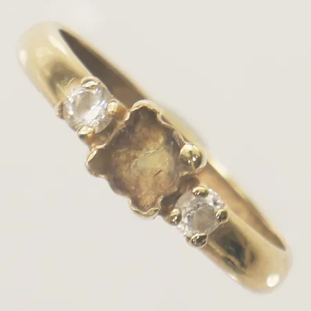 Ring med vita stenar, saknar sten 18K Vikt: 1 g