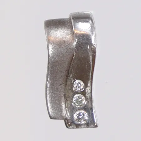 Hänge med vita stenar, 17x8mm, något repigt, 925/1000 silver Vikt: 4 g