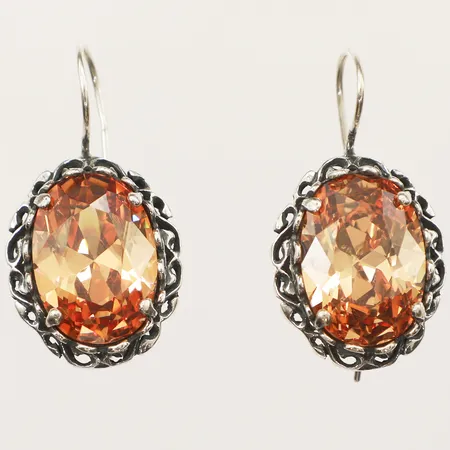Ett par örhängen med orangea stenar, längd 34,5mm bredd 18,8mm silver 925/1000 Vikt: 14,7 g