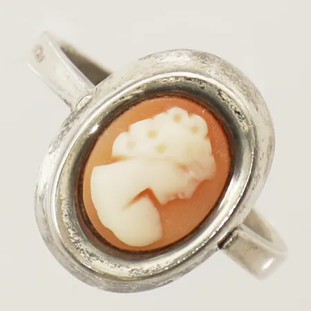Ring med kamé stl:16½, bredd 3,4-16mm silver 835/1000 Vikt: 4,7 g