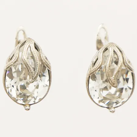  Ett par örhängen med vita stenar, längd 16,6mm bredd 11,3mm silver  Vikt: 6,1 g